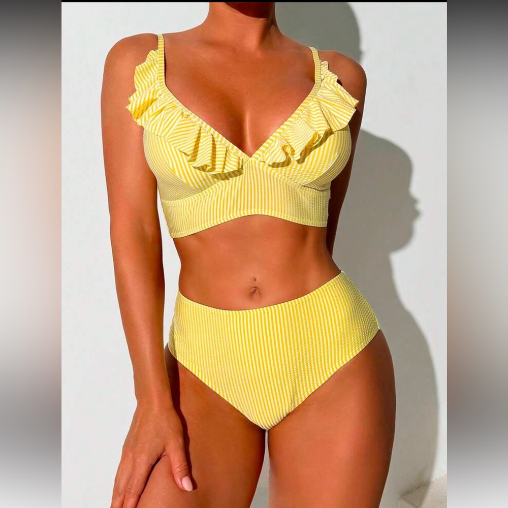 SHEIN Yellow Ruffle Bikini Set - Picture 3 of 5